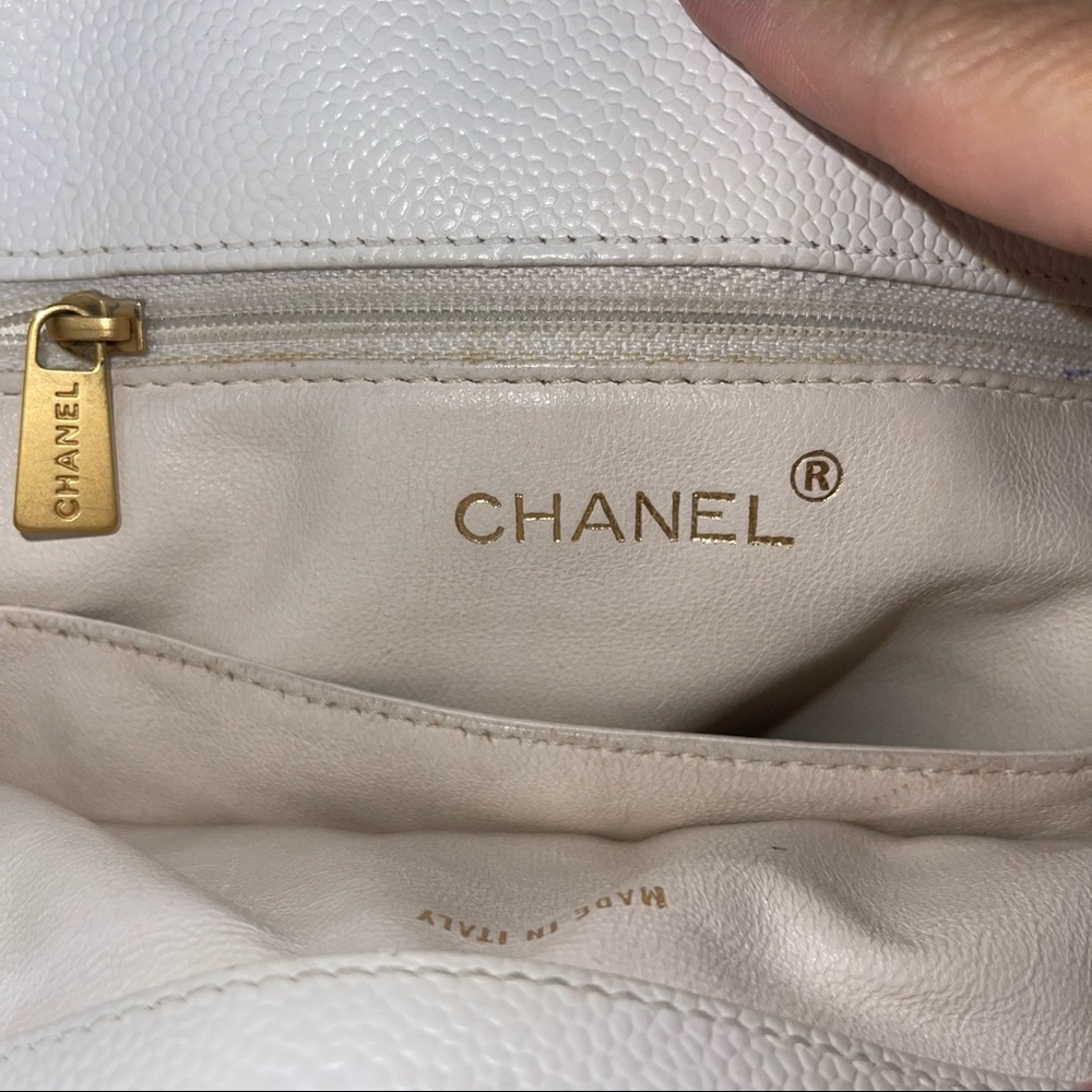 Chanel Woden CC Caviar White Bag - Picture 12 of 16